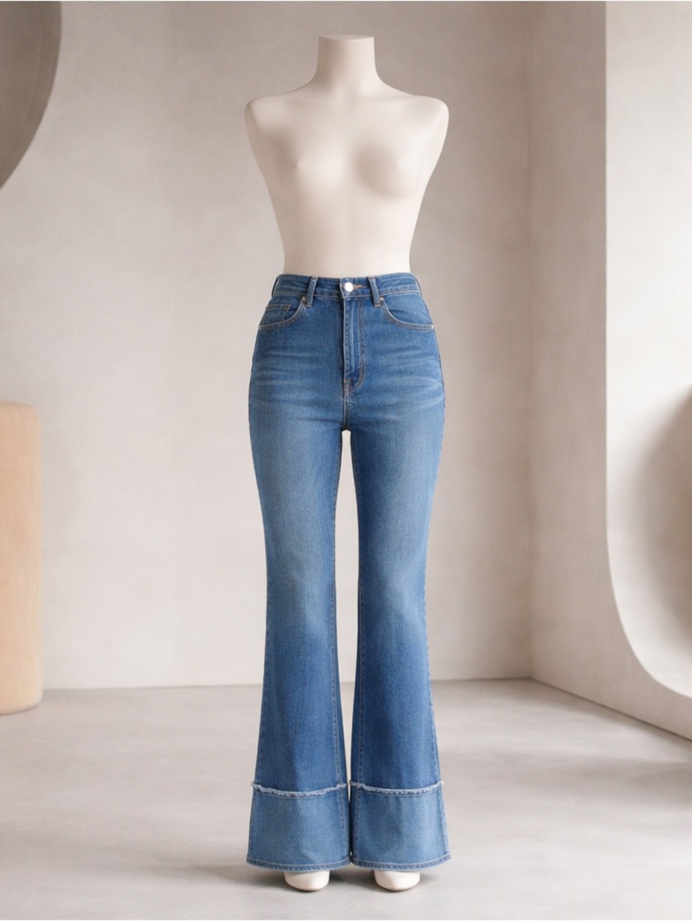 Martha Stewart Light Indigo Regular Boot-Cut Denim with Frayed Cuff Size 6